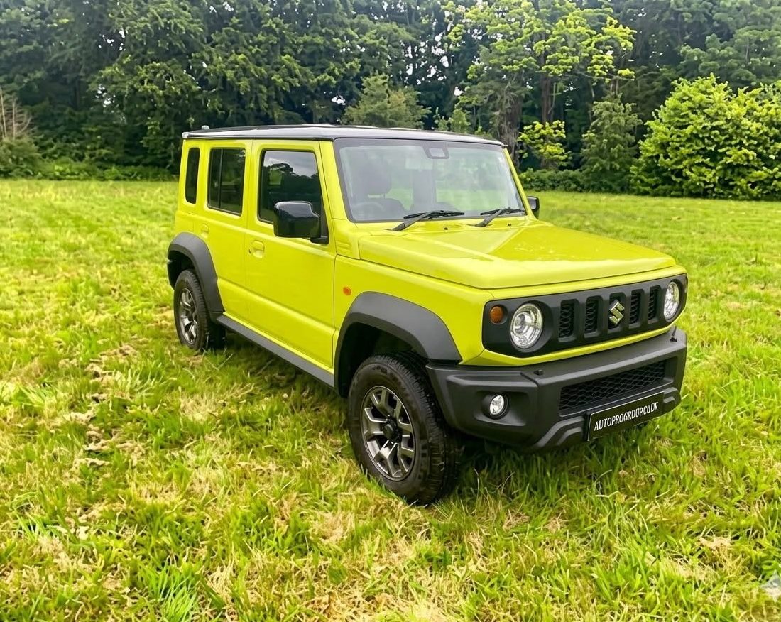 Kinetic Yellow + Bluish Black Roof 5-door Jimny