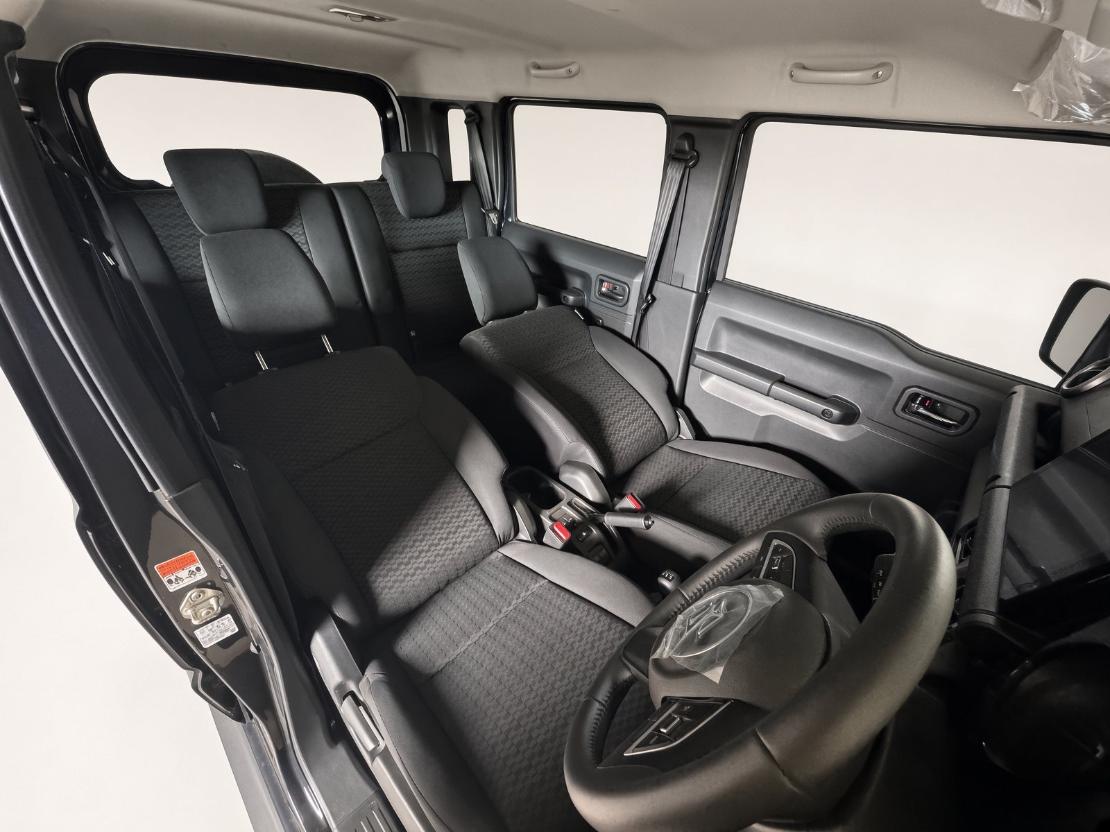 5-door Jimny cabin with four seats