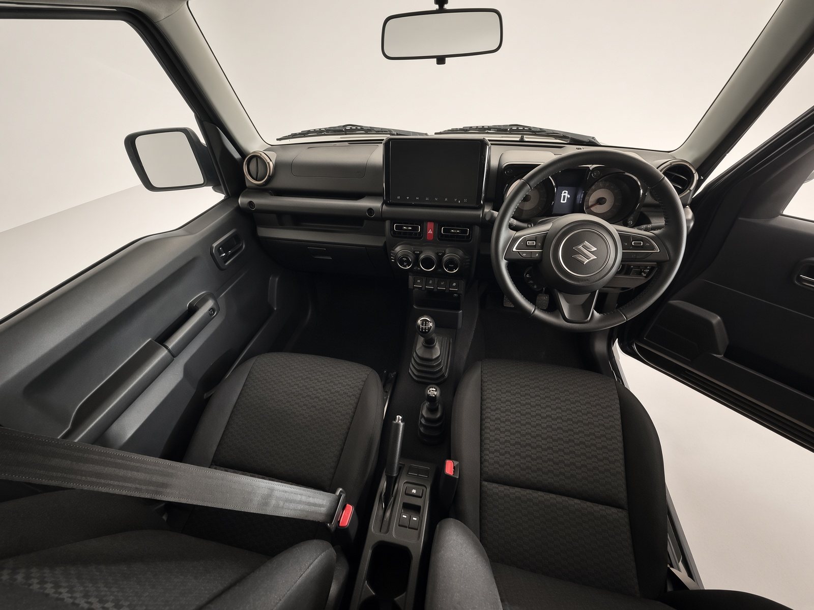 Jimny dashboard, manual gearbox and ALLGRIP lever